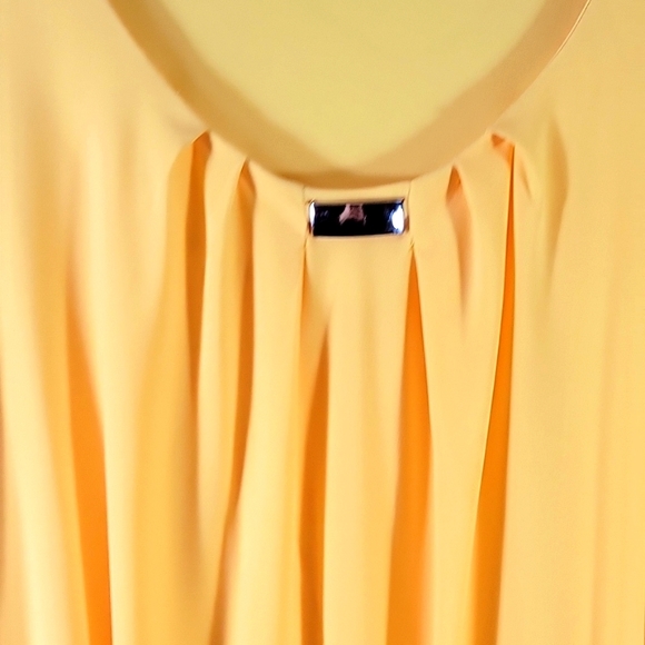 NOTATIONS Yellow Puff Sleeve Rounded Neckline w Metal Feature Size L - Picture 6 of 8